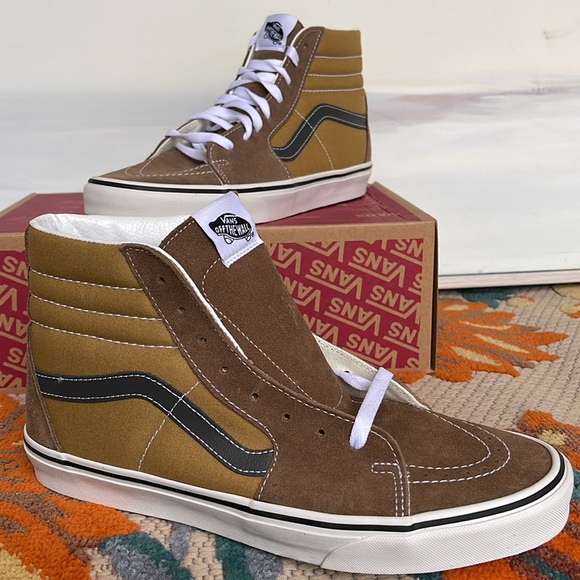 Vans Men’s Sk8-Hi
Canvas/Suede Pop Brown/Mu
VN000CMXBF0
Sneakers - Picture 2 of 16